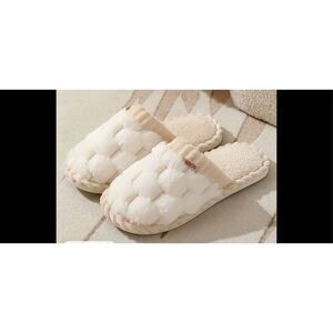 Draft Listing Cream and white colored plush closed toe slippers size 10.5/11￼